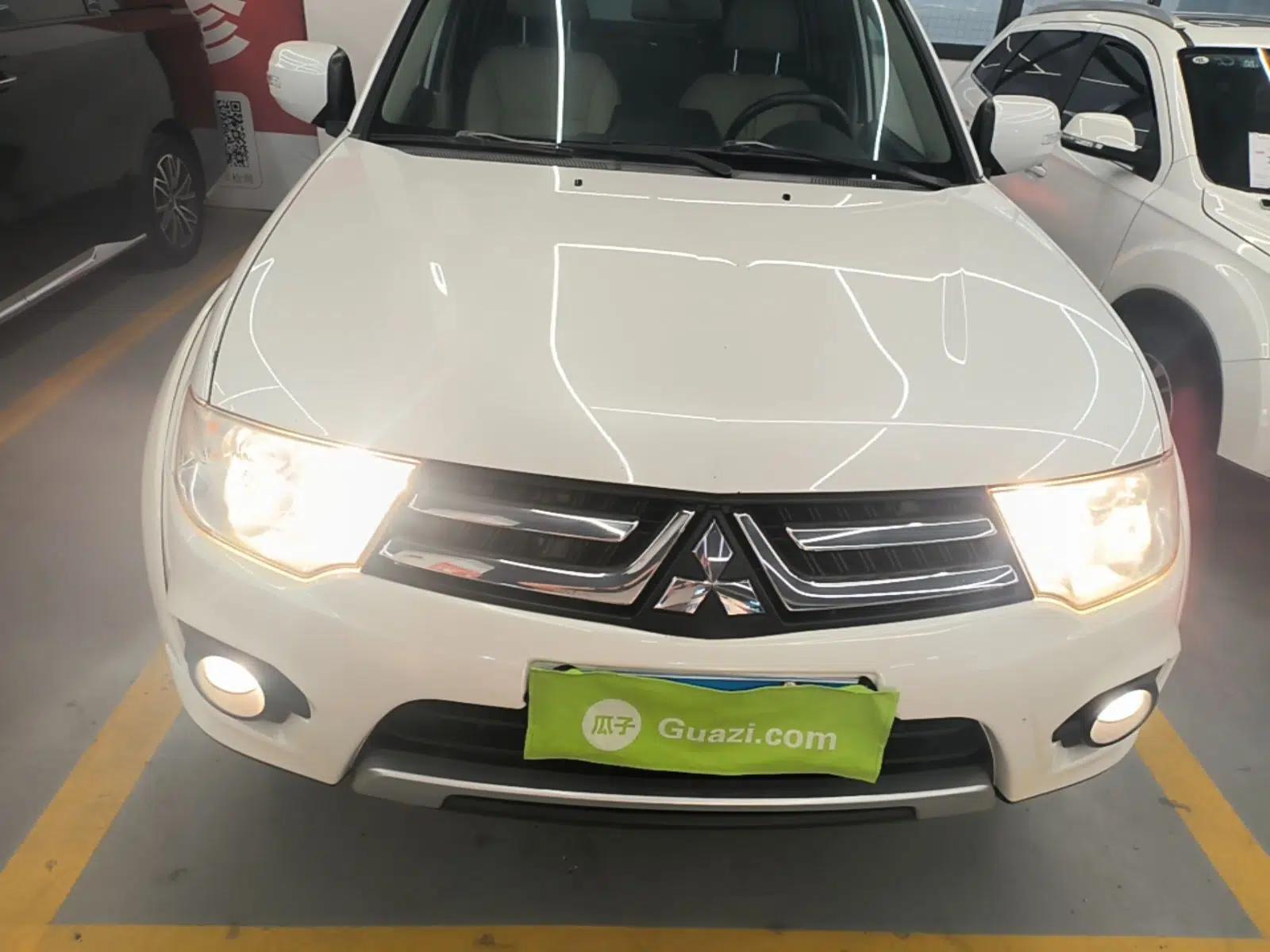 Mitsubishi Pajero Sport 2013 3.0L Automatic Two-Wheel Drive Luxury Edition — миниатюра 2