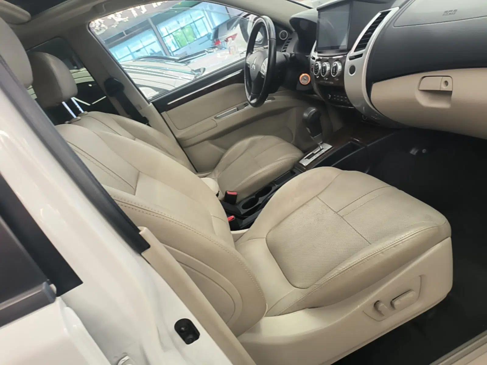 Mitsubishi Pajero Sport 2013 3.0L Automatic Two-Wheel Drive Luxury Edition — миниатюра 19