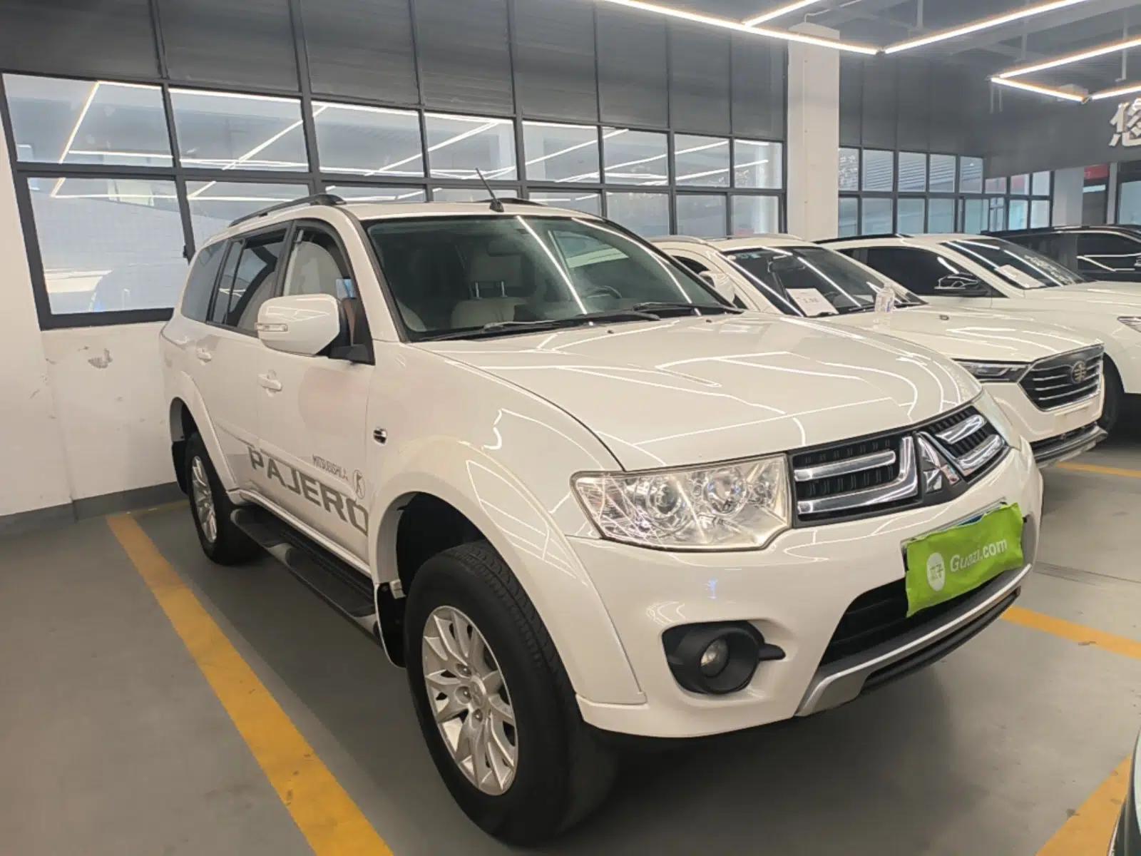 Mitsubishi Pajero Sport 2013 3.0L Automatic Two-Wheel Drive Luxury Edition — миниатюра 3