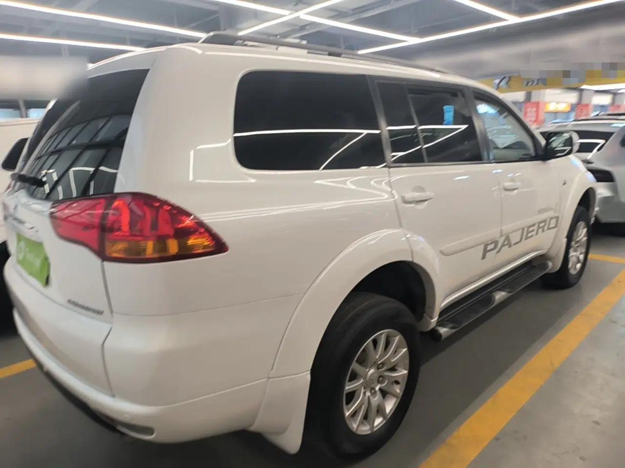 Mitsubishi Pajero Sport 2013 3.0L Automatic Two-Wheel Drive Luxury Edition — миниатюра 6