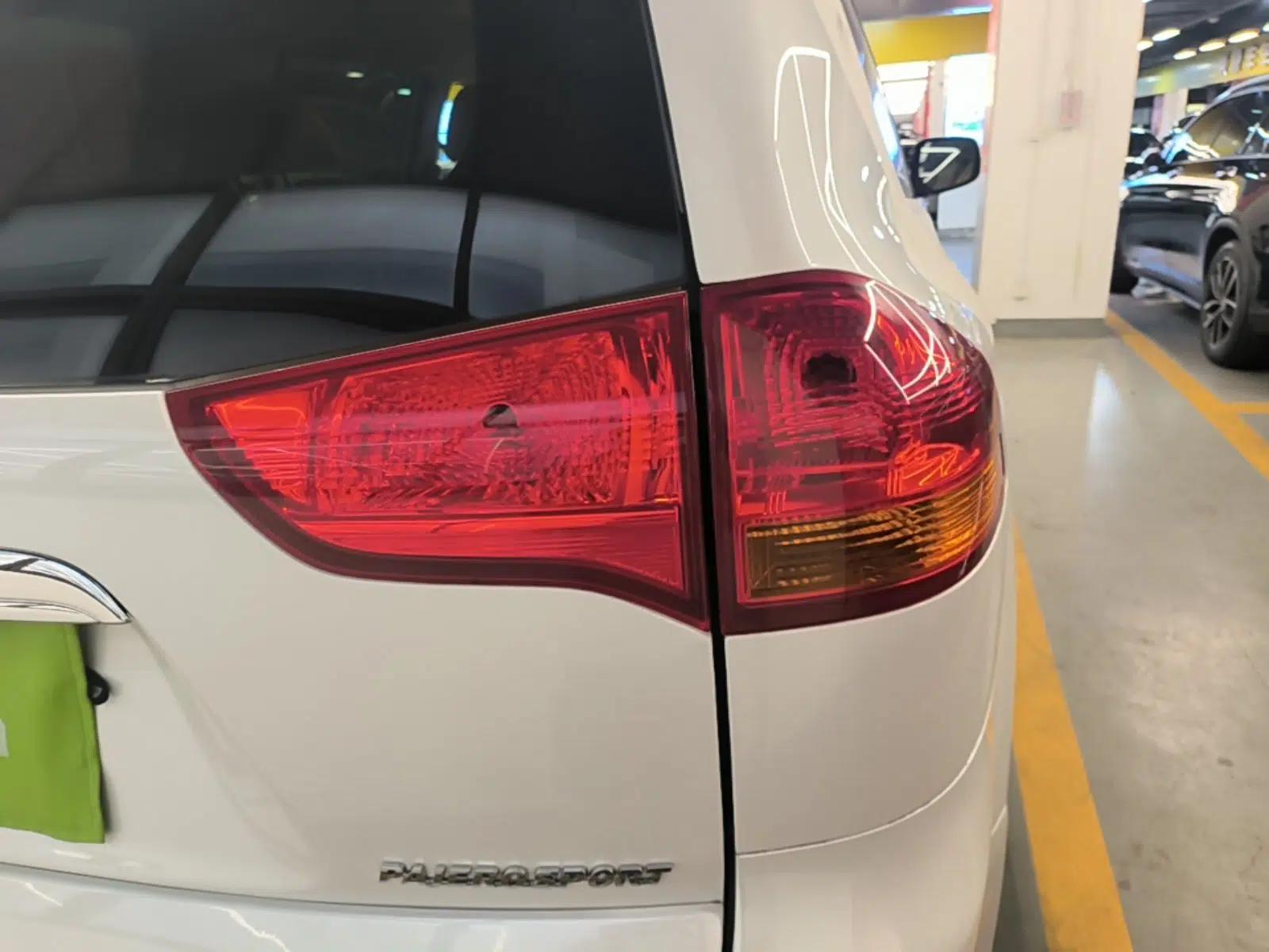 Mitsubishi Pajero Sport 2013 3.0L Automatic Two-Wheel Drive Luxury Edition — миниатюра 9