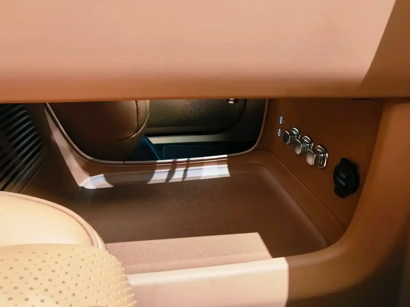 Leapmotor D19 2026 Pure Electric 720 Smart Edition (Six Seats) — миниатюра 16