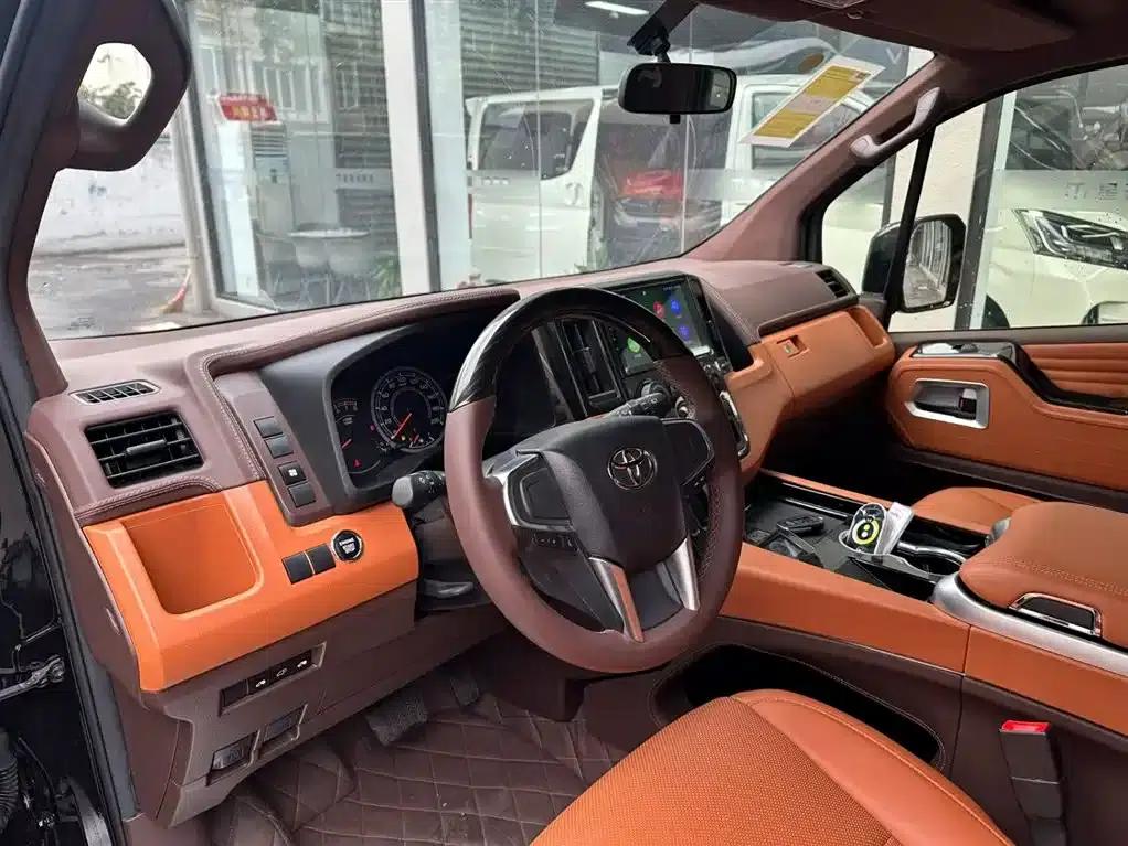 2025 HIACE 3.5L Automatic — миниатюра 4