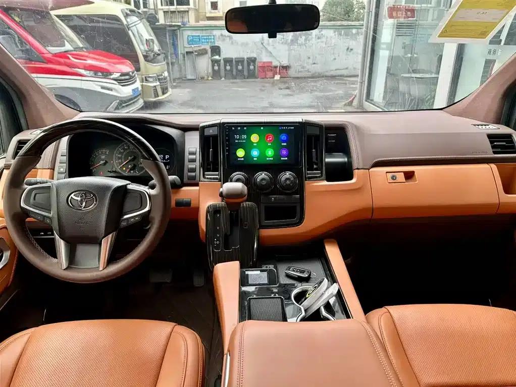 2025 HIACE 3.5L Automatic — миниатюра 5