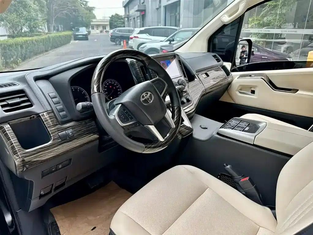 2024 HIACE 3.5L Automatic — миниатюра 4