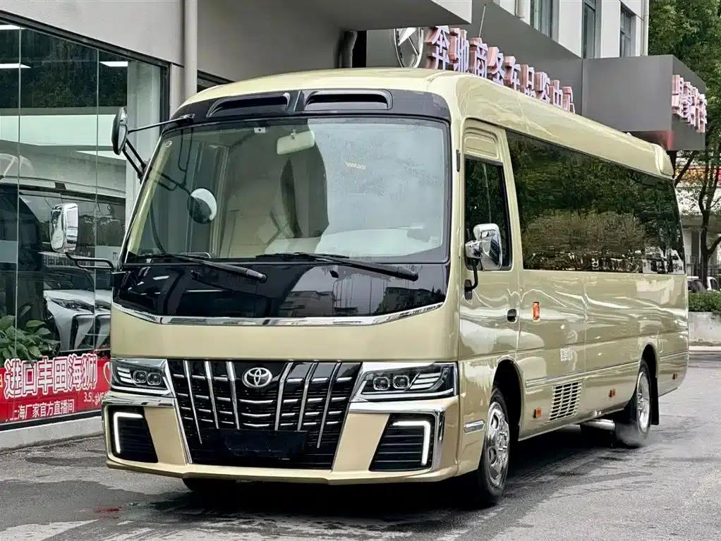 2024 Toyota Coaster 4.0L Manual — миниатюра 1