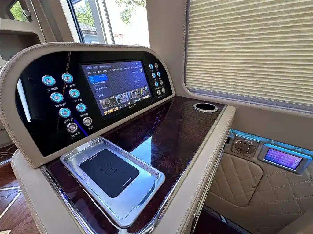 2024 Toyota Coaster 4.0L Manual — миниатюра 11