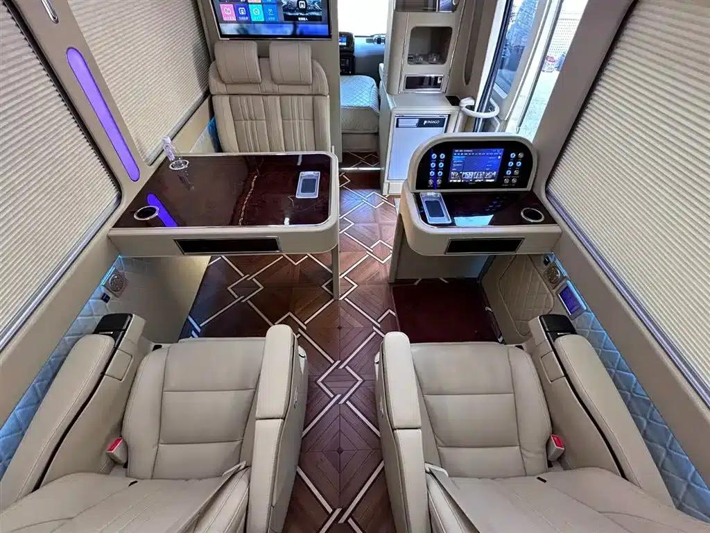2024 Toyota Coaster 4.0L Manual — миниатюра 12