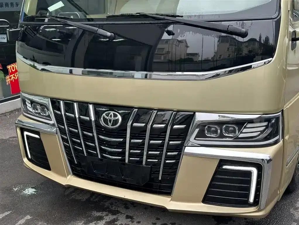 2024 Toyota Coaster 4.0L Manual — миниатюра 3