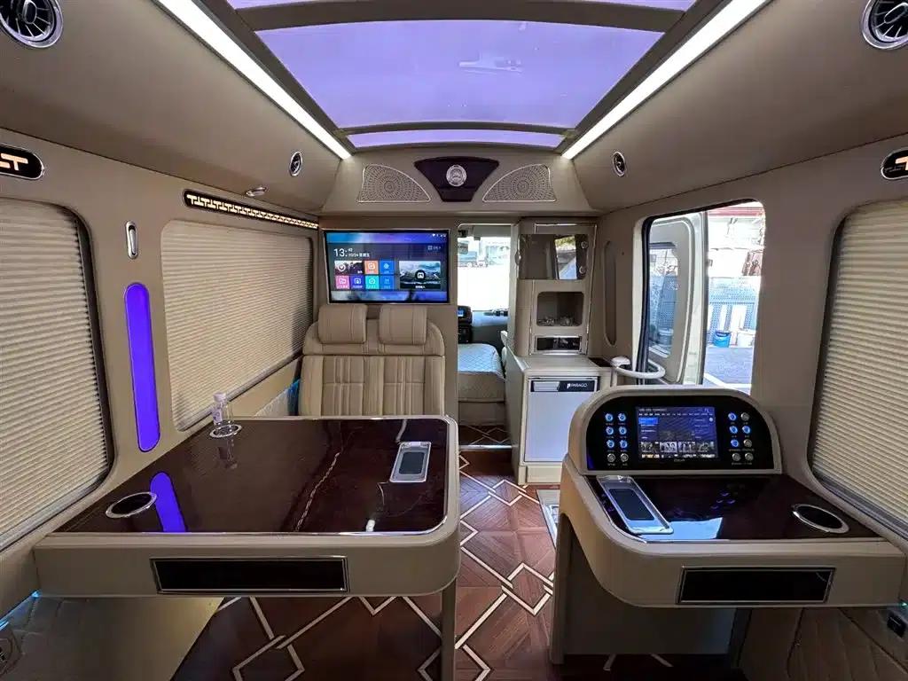 2024 Toyota Coaster 4.0L Manual — миниатюра 7