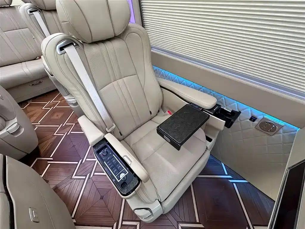 2024 Toyota Coaster 4.0L Manual — миниатюра 10