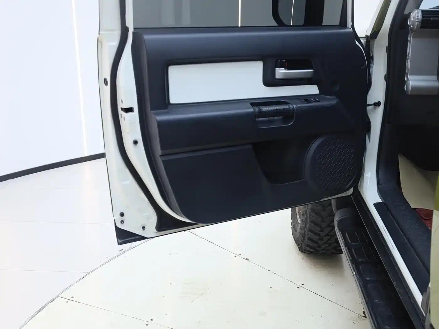 2019 FJ Cruiser 4.0L Middle East Edition — миниатюра 23