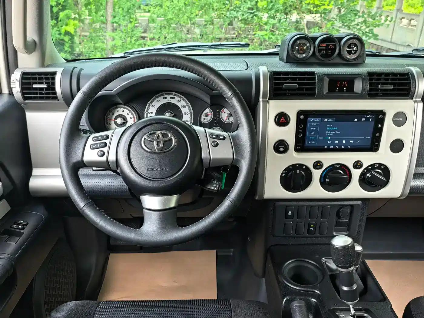 2020 FJ Cruiser 4.0L Automatic — миниатюра 16