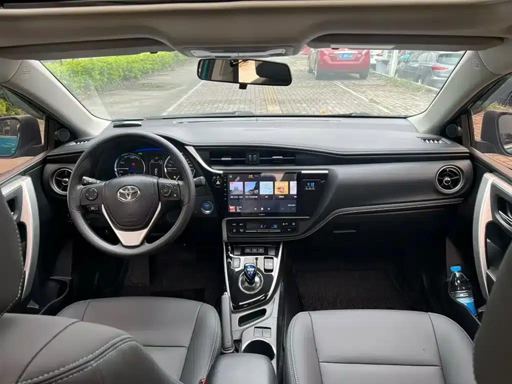 Corolla Hybrid E+ 2019 1.8L E-CVT Leading Edition — миниатюра 24