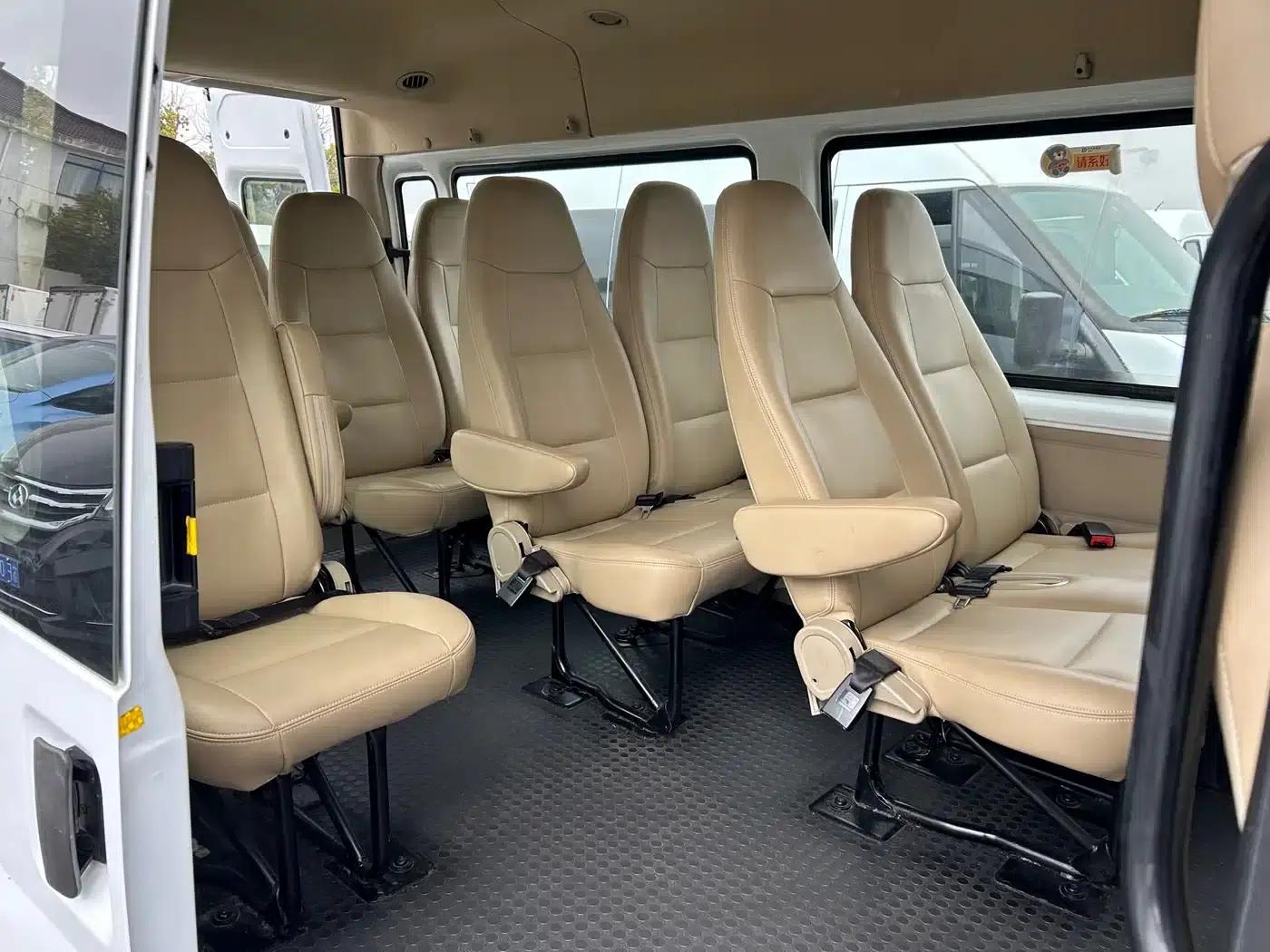 New Generation Ford Transit 2016 Model 2.2T Long Wheelbase 15 Seats Mid-Roof Standard Edition — миниатюра 8
