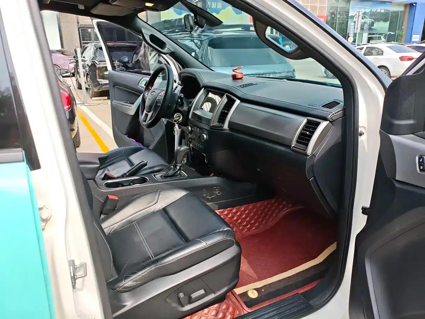 2017 Ford Everest 2.0T Gasoline Automatic 4WD Luxury Edition 5-Seater — миниатюра 12
