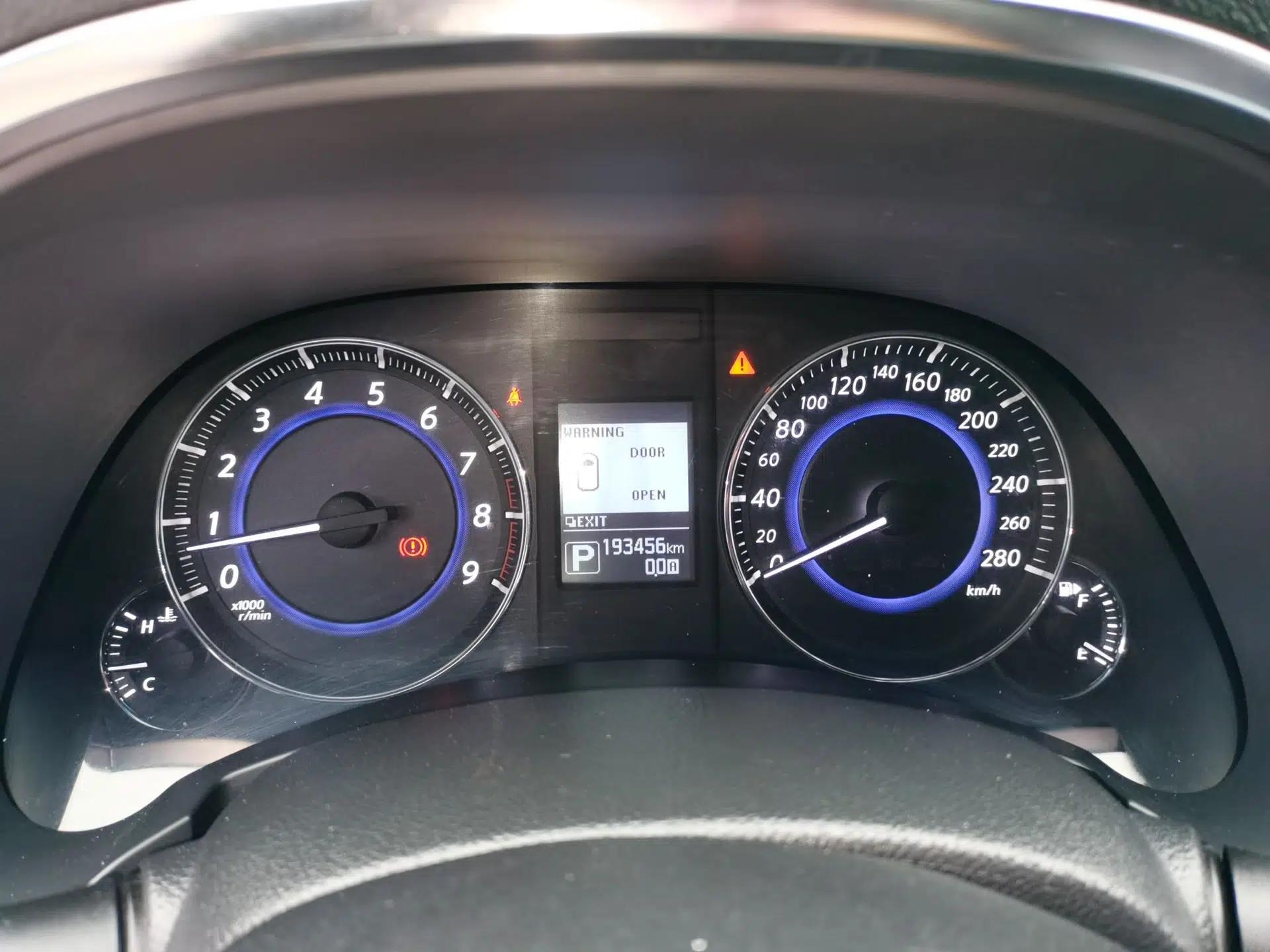 Infiniti QX70 2015 3.7L Shadow Edition — миниатюра 11