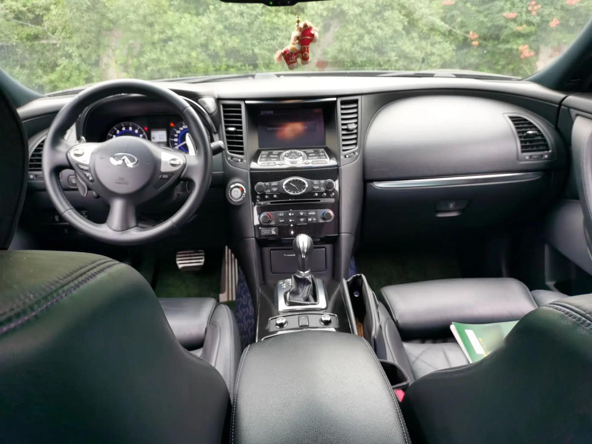 Infiniti QX70 2015 3.7L Shadow Edition — миниатюра 9