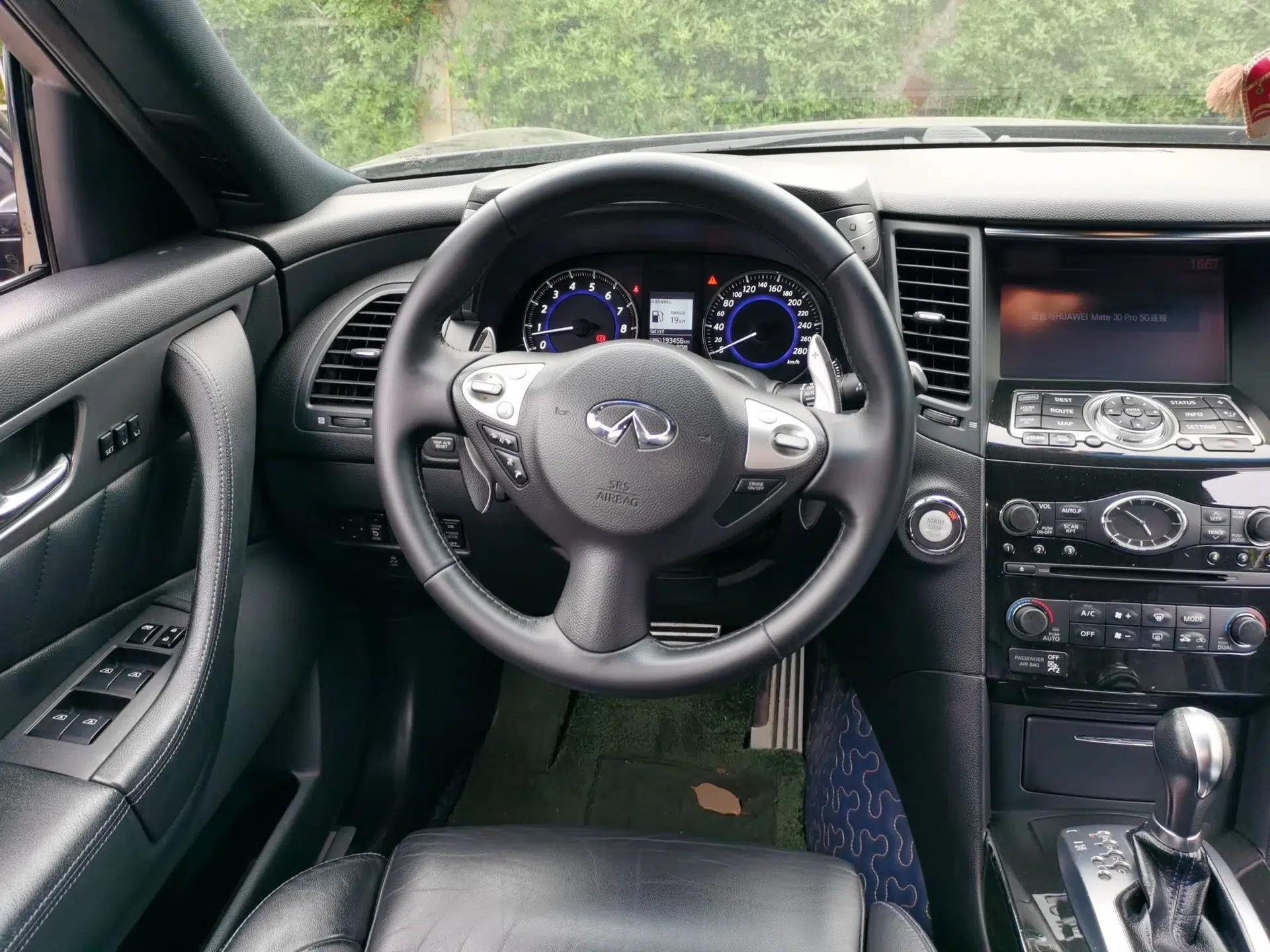 Infiniti QX70 2015 3.7L Shadow Edition — миниатюра 10