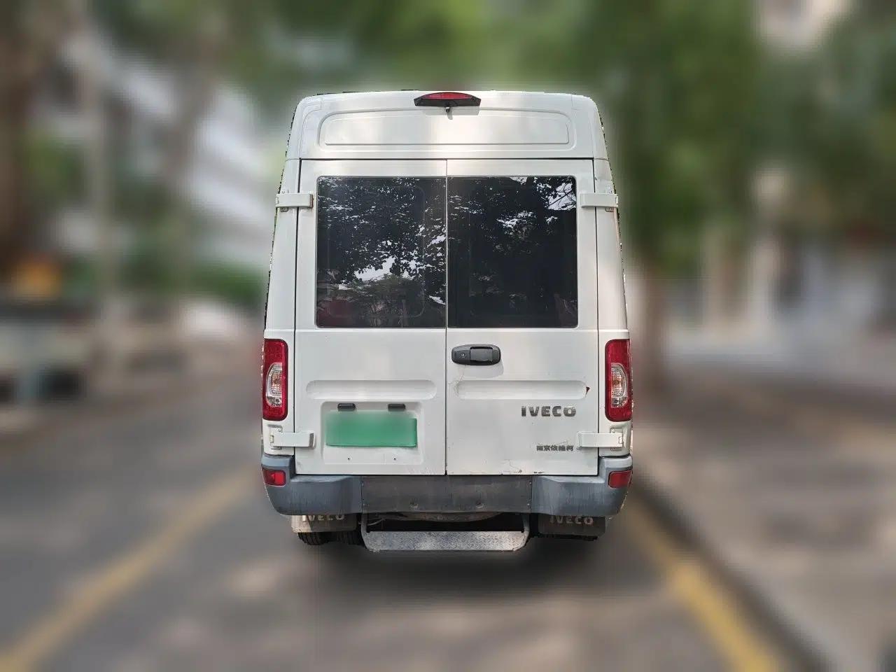 Iveco Power Daily 2017 2.5T Classic A37 High-Roof 7-Seater Passenger Van 47Z5 — миниатюра 5