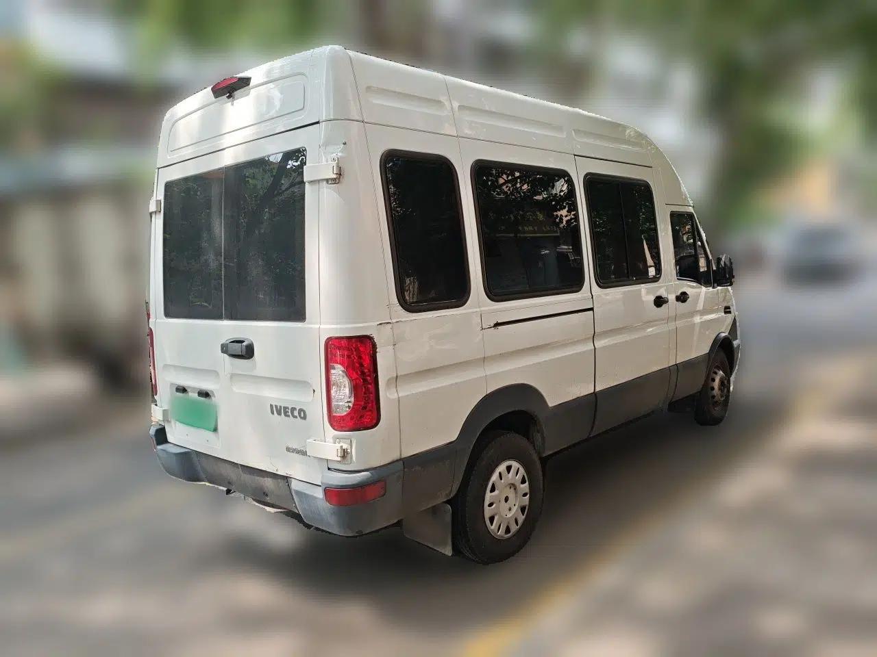 Iveco Power Daily 2017 2.5T Classic A37 High-Roof 7-Seater Passenger Van 47Z5 — миниатюра 6