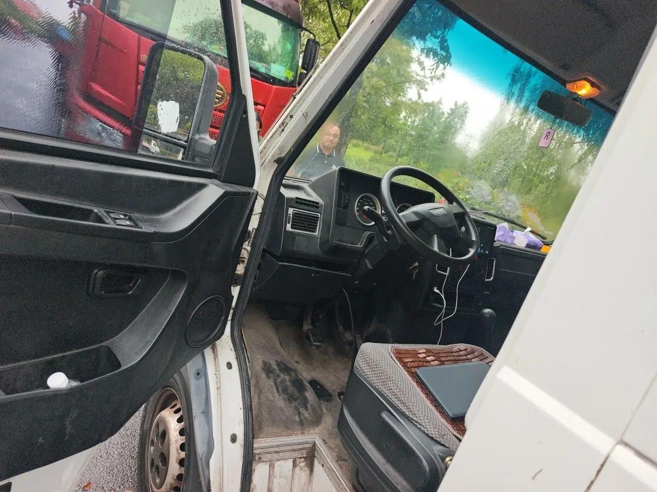 Iveco Daily 2017 2.5T A35 Low-Roof 5-7 Seater Passenger Van 47Z5 — миниатюра 16