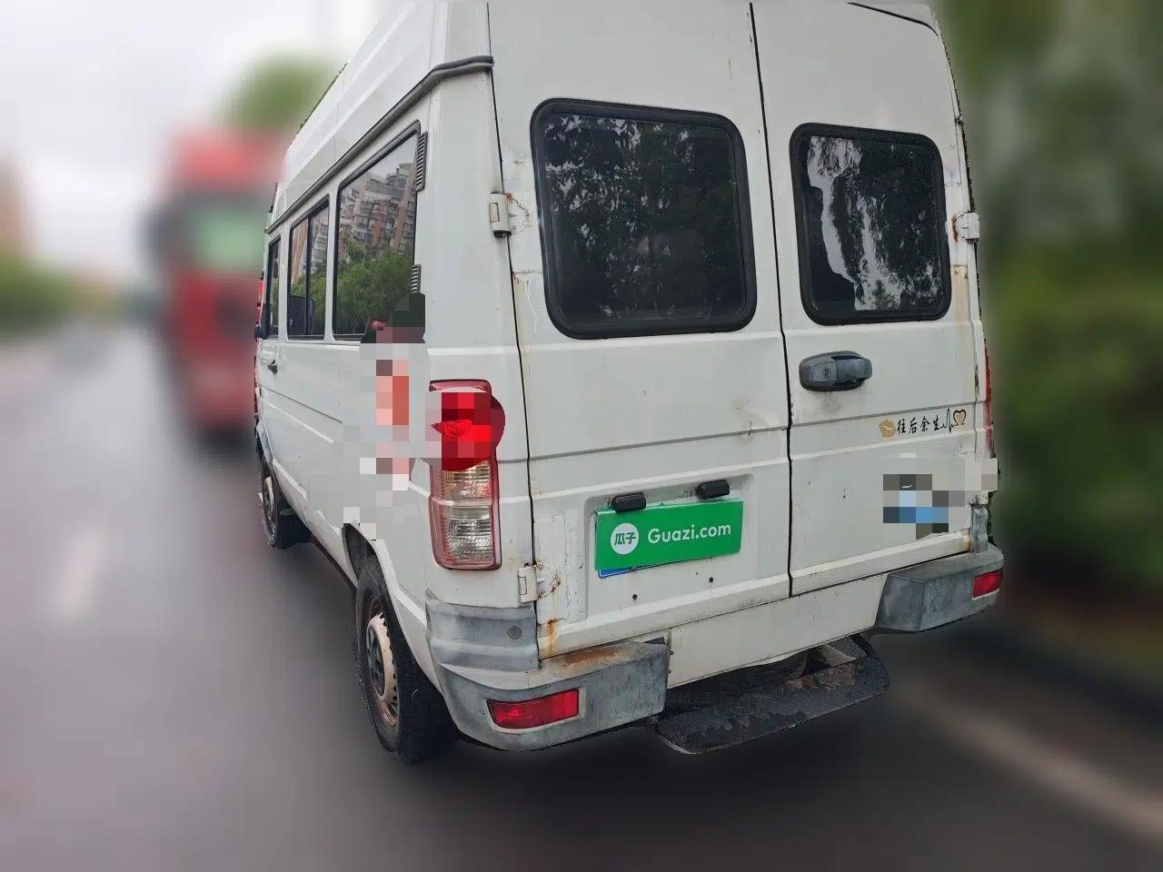 Iveco Daily 2017 2.5T A35 Low-Roof 5-7 Seater Passenger Van 47Z5 — миниатюра 4