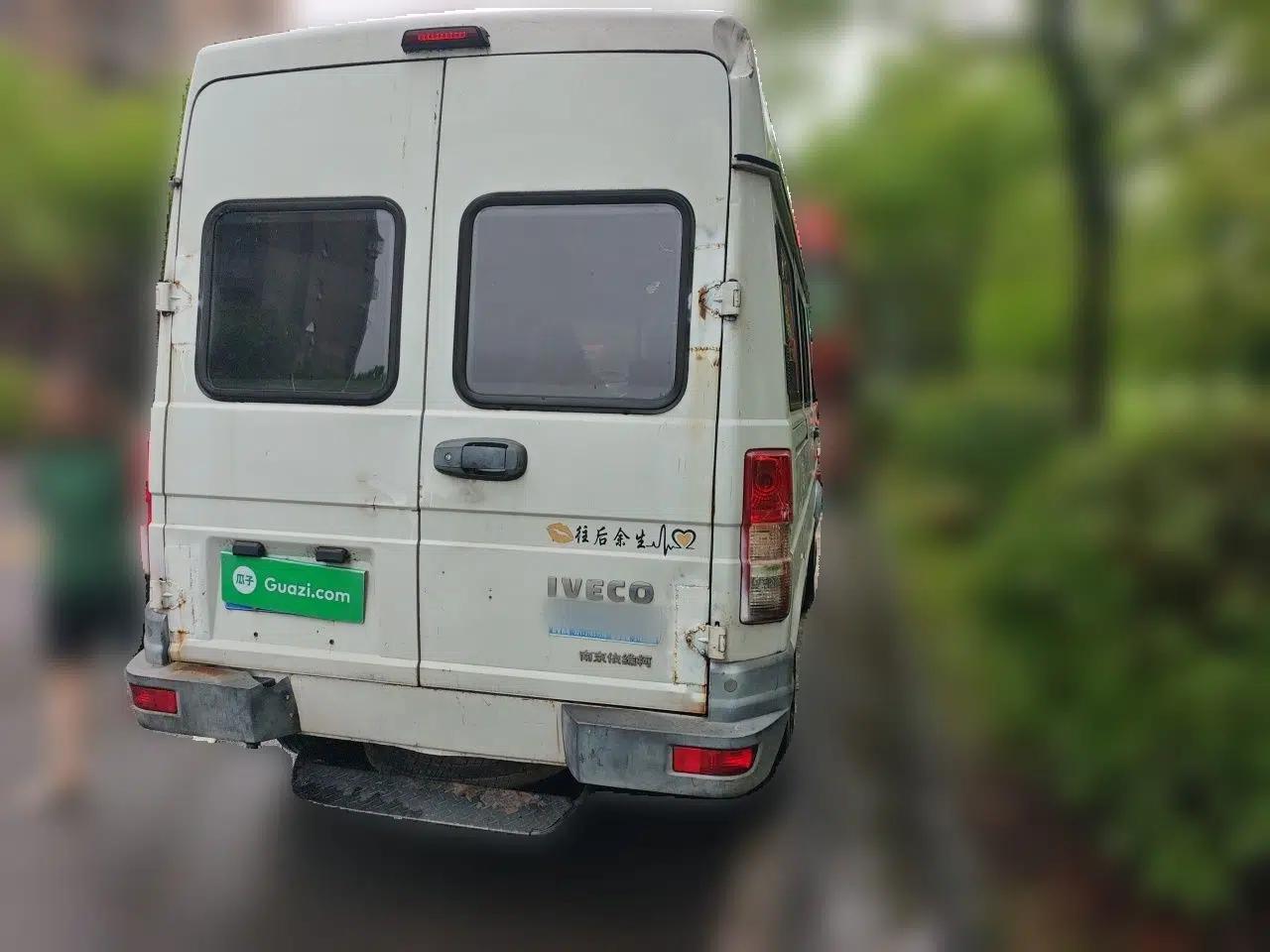 Iveco Daily 2017 2.5T A35 Low-Roof 5-7 Seater Passenger Van 47Z5 — миниатюра 6