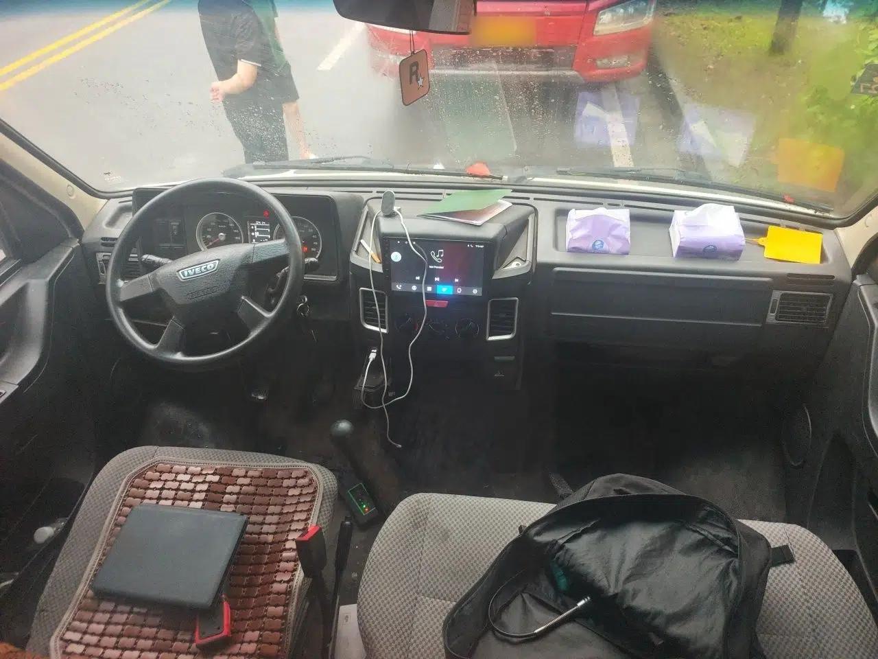 Iveco Daily 2017 2.5T A35 Low-Roof 5-7 Seater Passenger Van 47Z5 — миниатюра 9