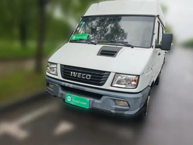 Iveco Daily 2017 2.5T A35 Low-Roof 5-7 Seater Passenger Van 47Z5
