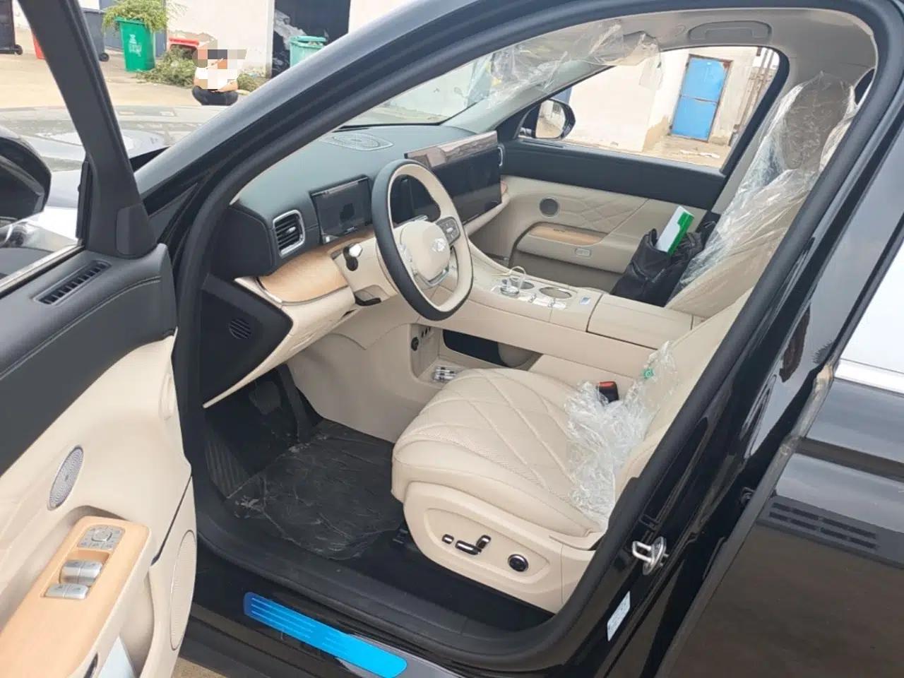 Chery Fengyun T11 2026 Model 220 All-Wheel Drive Family Fun Edition — миниатюра 18