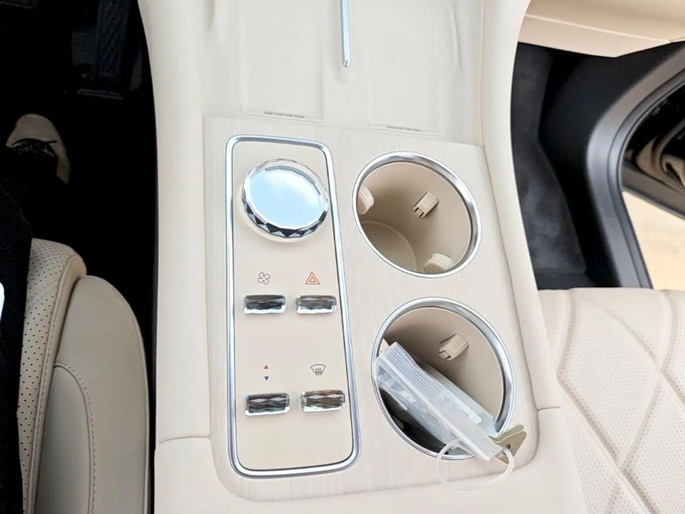 Chery Fengyun T11 2026 Model 220 All-Wheel Drive Family Fun Edition — миниатюра 16