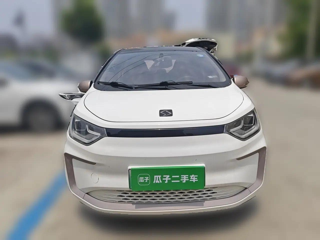 SOL E10X 2021 302 km Range Fashion Edition 31.4 kWh — миниатюра 2