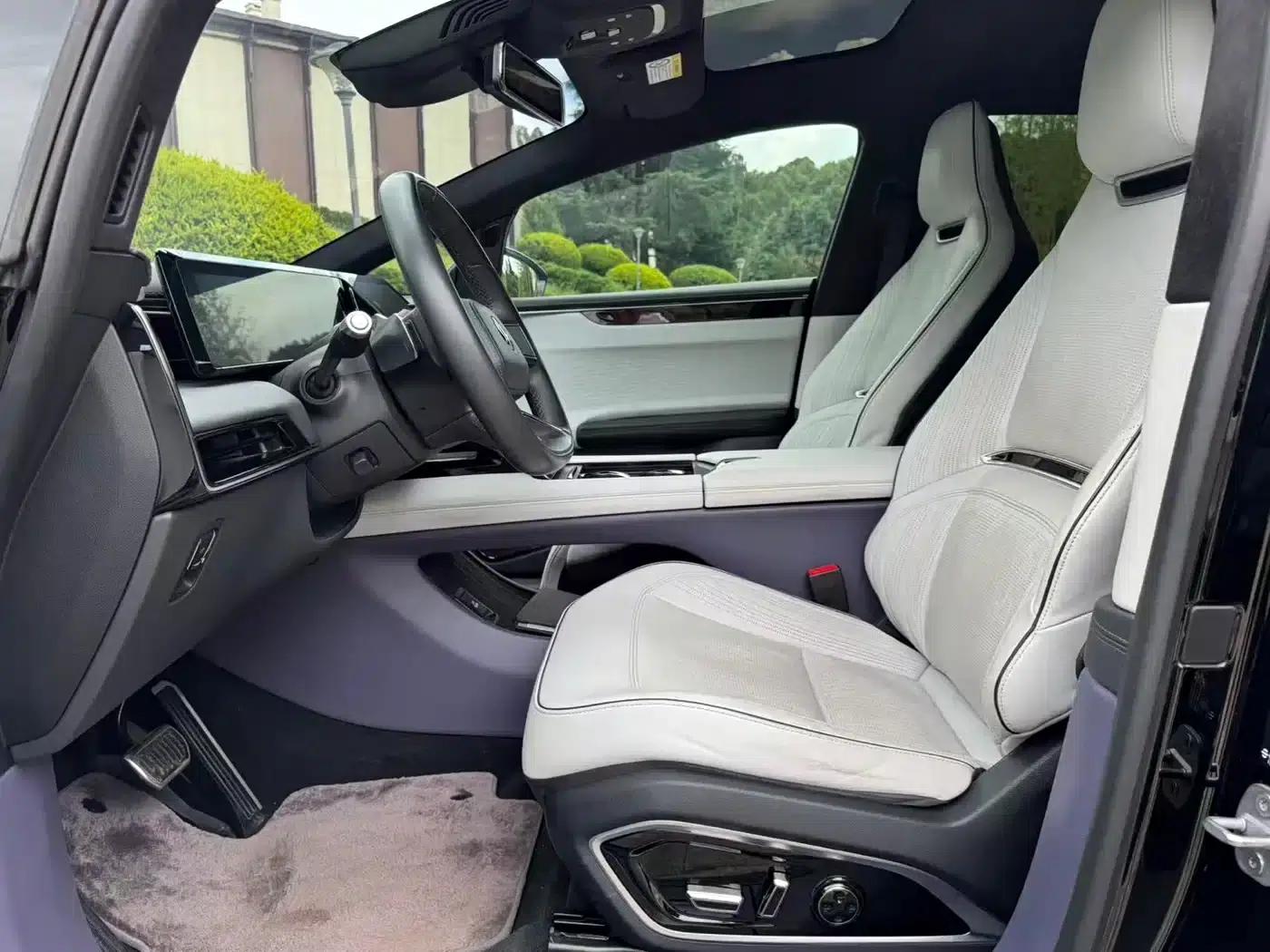 HiPhi X 2021 Flagship Edition 6-seater — миниатюра 18