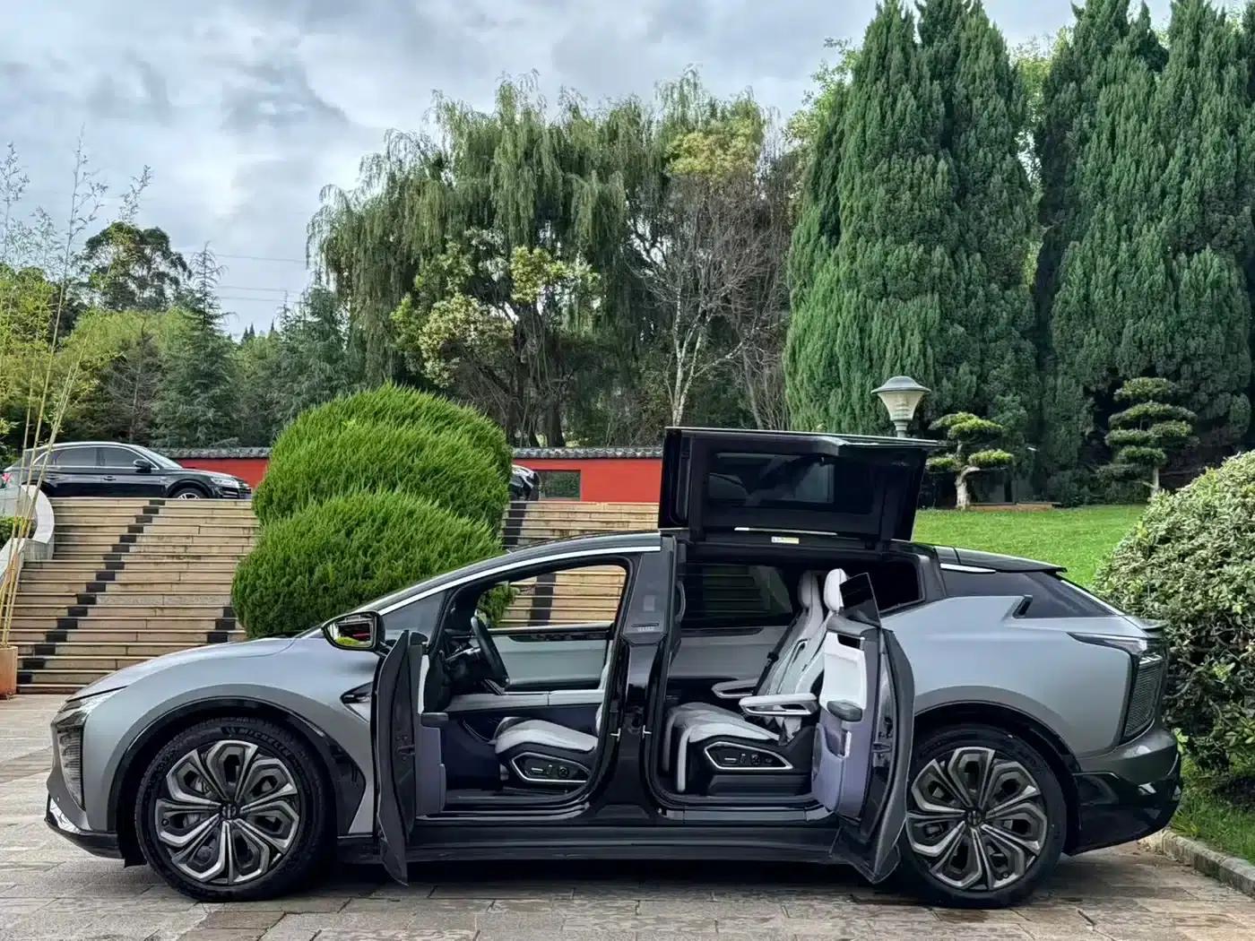 HiPhi X 2021 Flagship Edition 6-seater — миниатюра 8
