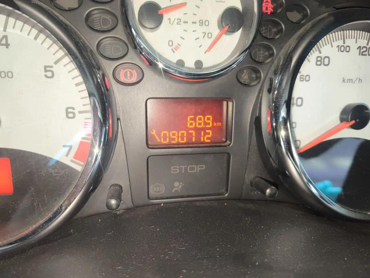 Peugeot 207 2010 Hatchback 1.6L Automatic Yule Edition — миниатюра 12