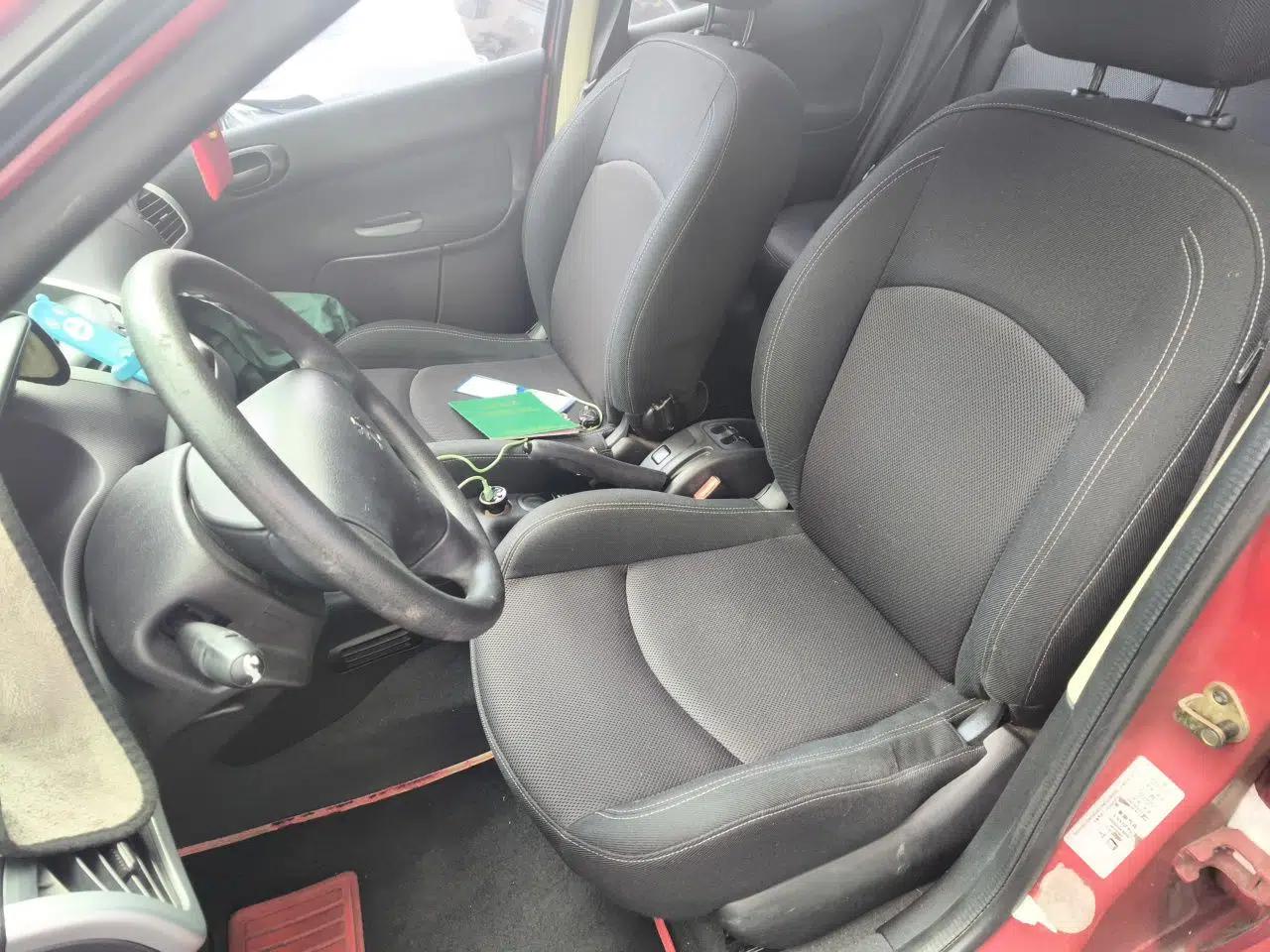 Peugeot 207 2010 Hatchback 1.6L Automatic Yule Edition — миниатюра 15