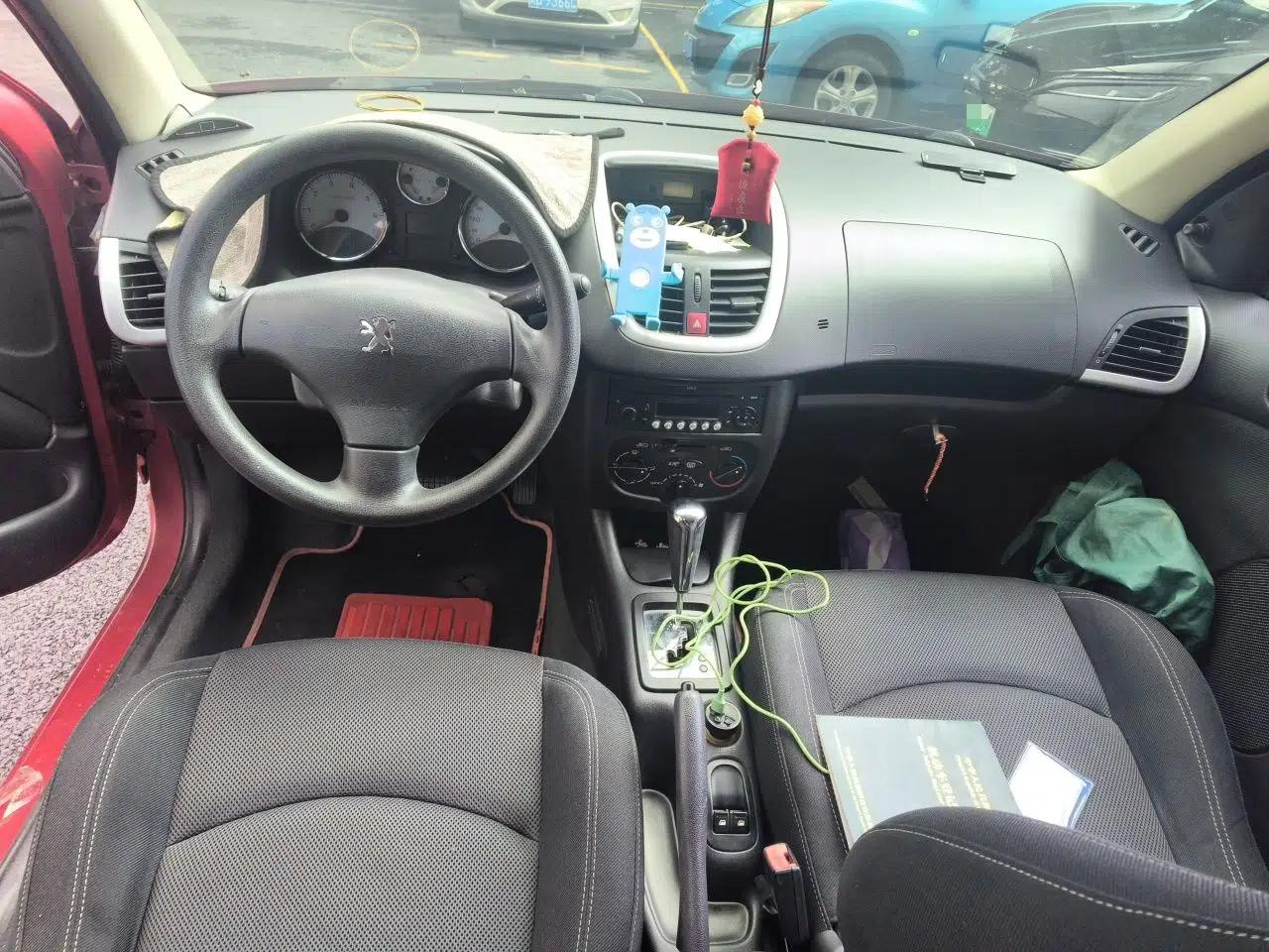 Peugeot 207 2010 Hatchback 1.6L Automatic Yule Edition — миниатюра 9