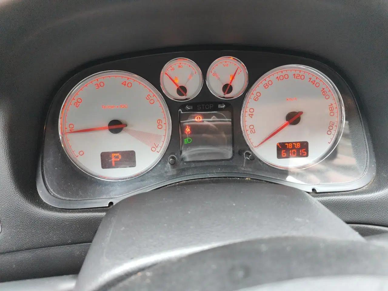 Peugeot 307 2013 1.6L Automatic CROSS — миниатюра 11