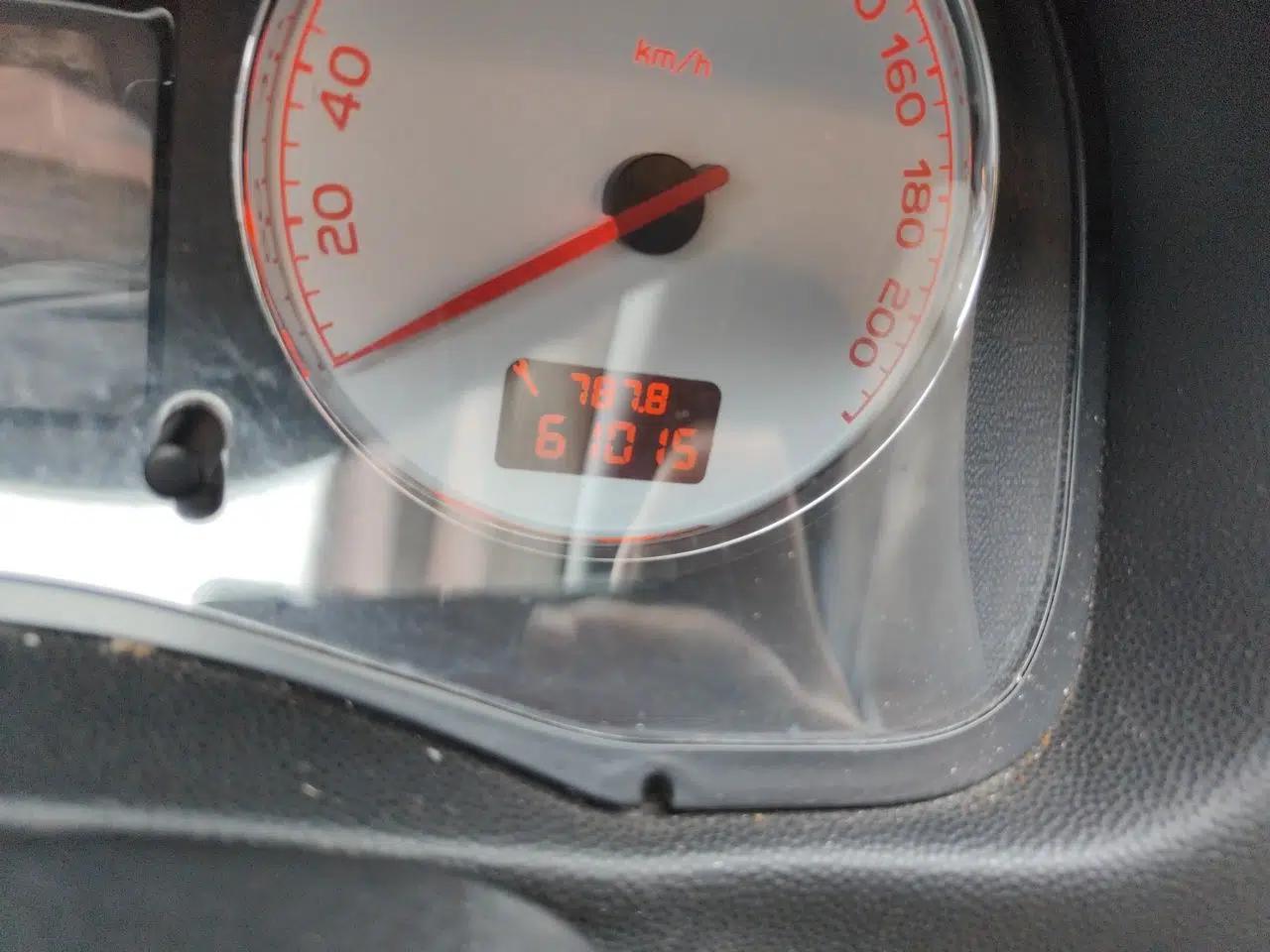Peugeot 307 2013 1.6L Automatic CROSS — миниатюра 12
