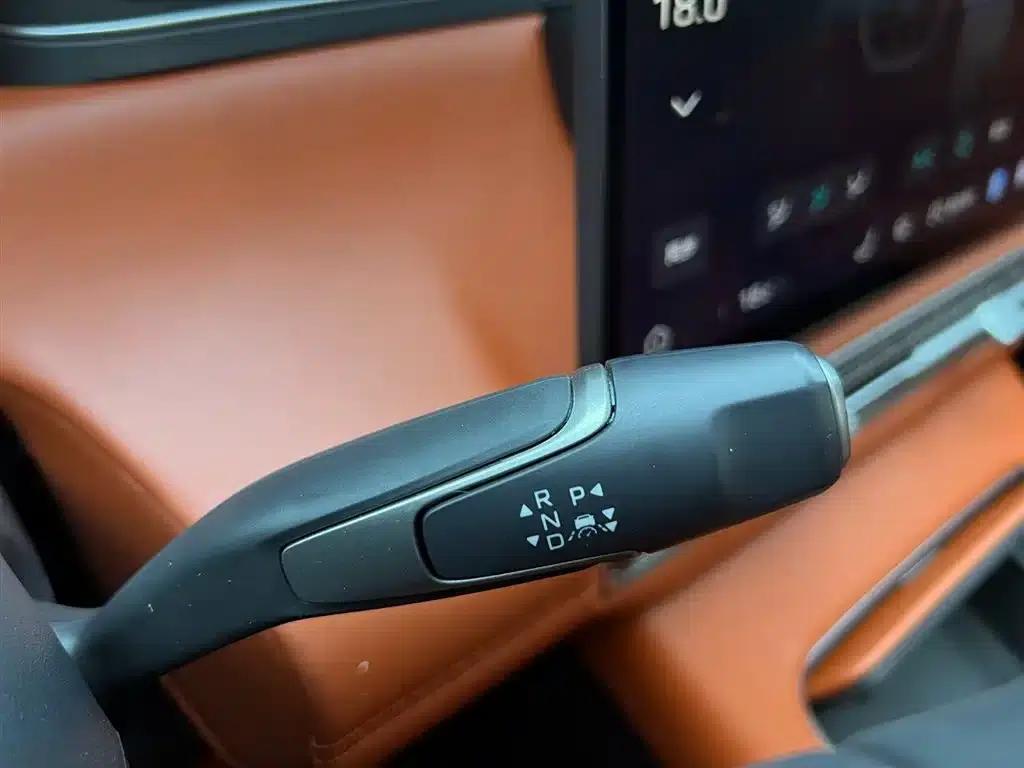 Hongqi HS6 PHEV 2026 Model 145 Intelligent Hybrid — миниатюра 23