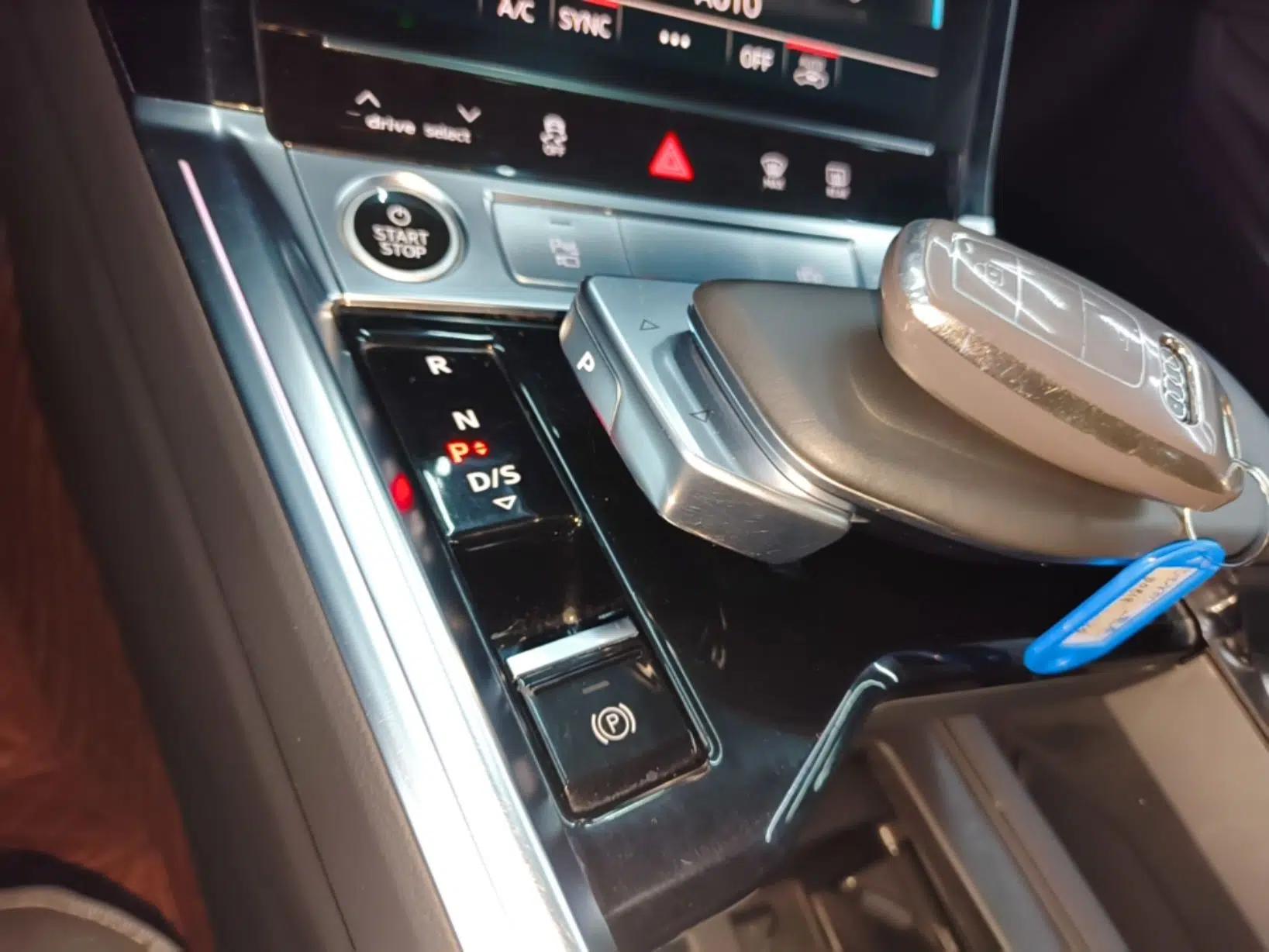 Audi e-tron 2021 50 quattro Prestige Edition — миниатюра 21