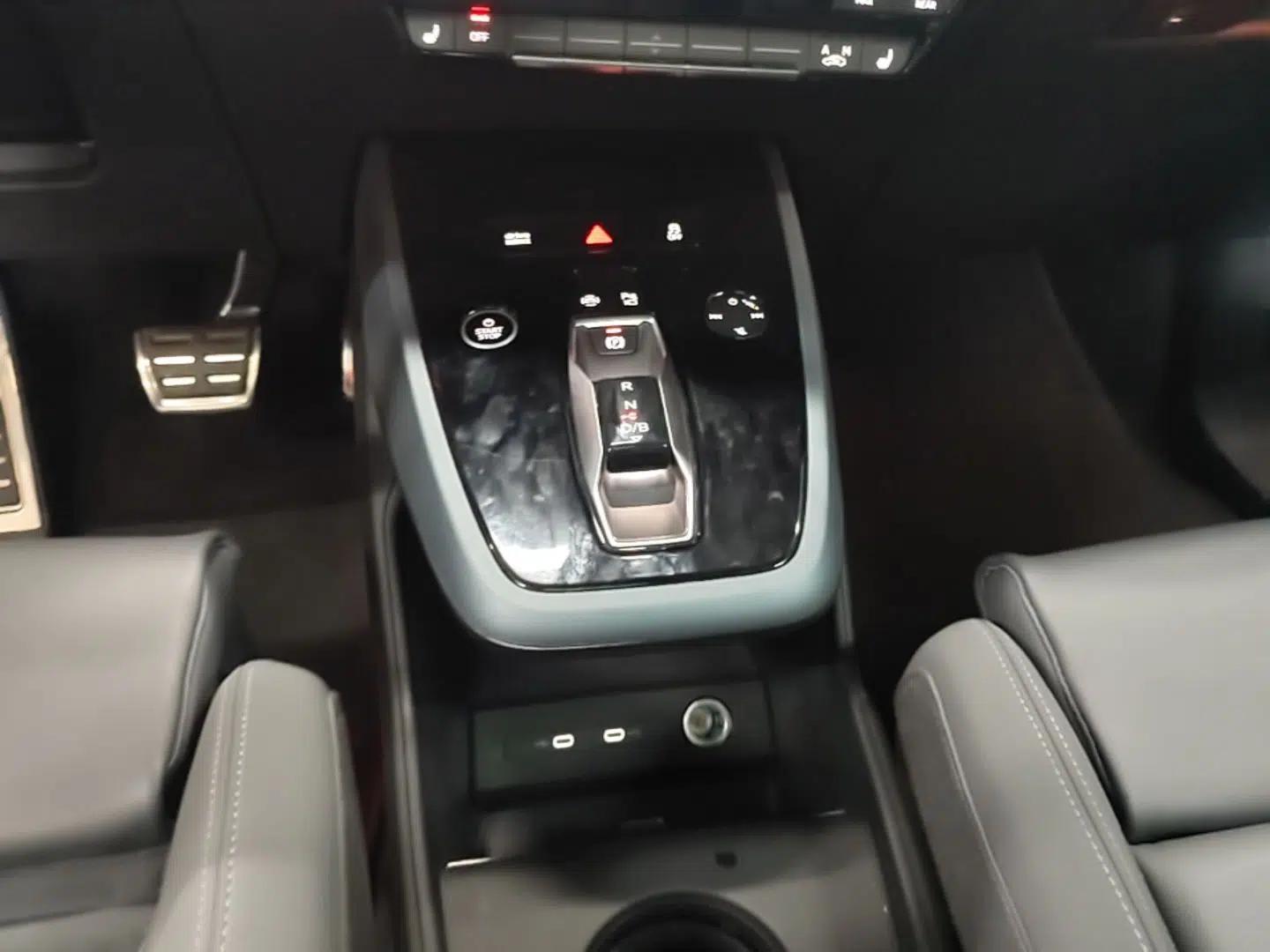 Audi Q5 e-tron 2023 40 e-tron Starry Edition Luxury Package — миниатюра 16