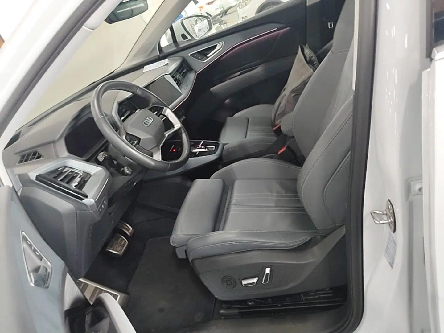 Audi Q5 e-tron 2023 40 e-tron Starry Edition Luxury Package — миниатюра 17