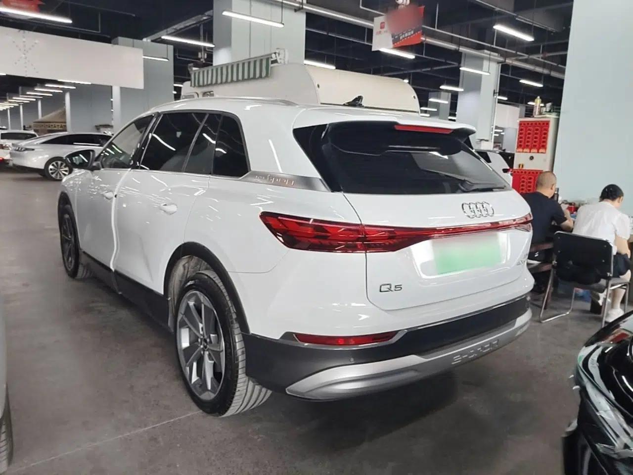 Audi Q5 e-tron 2023 40 e-tron Starry Edition Luxury Package — миниатюра 4