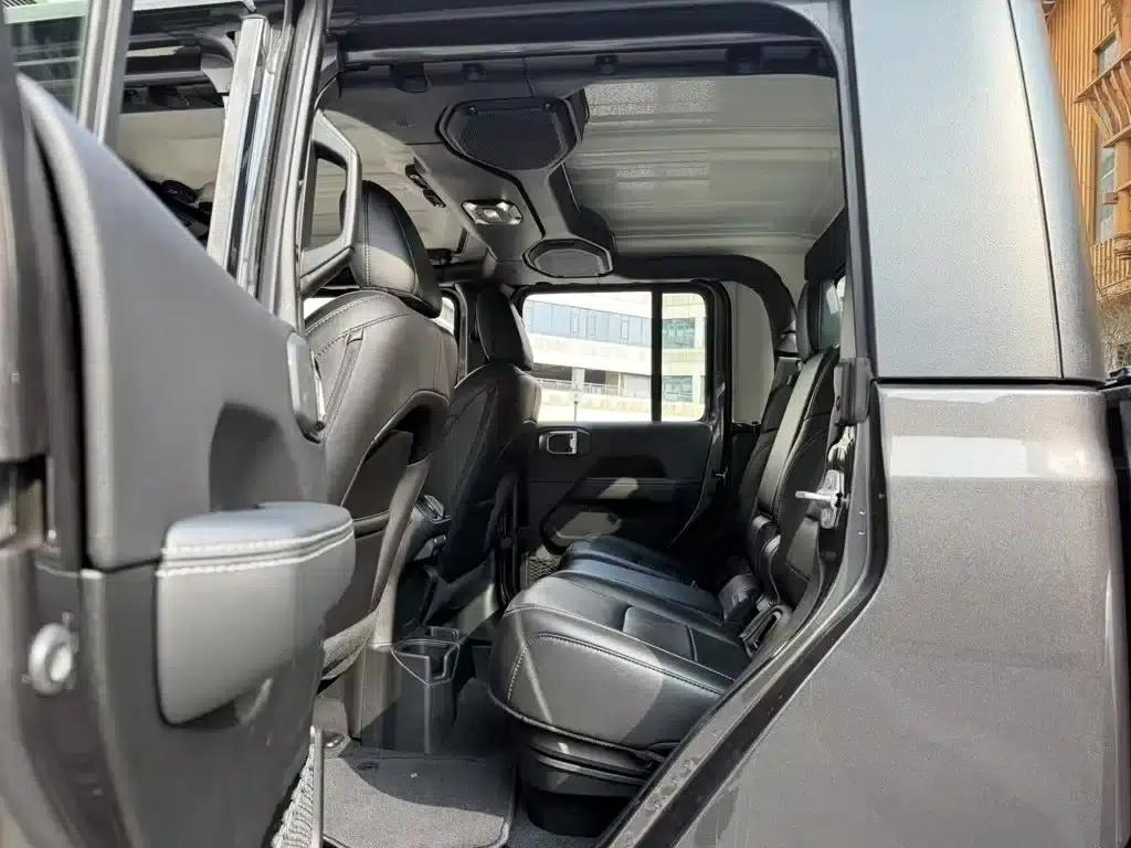 Gladiator 2023 3.6L Overland — миниатюра 15