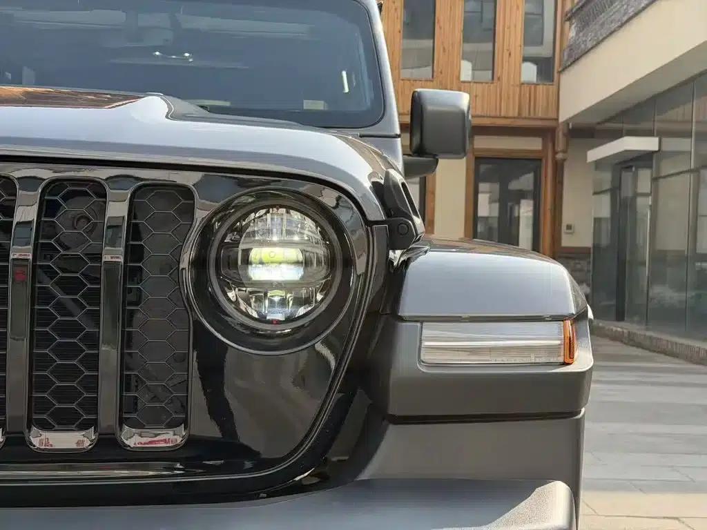 Gladiator 2023 3.6L Overland — миниатюра 16