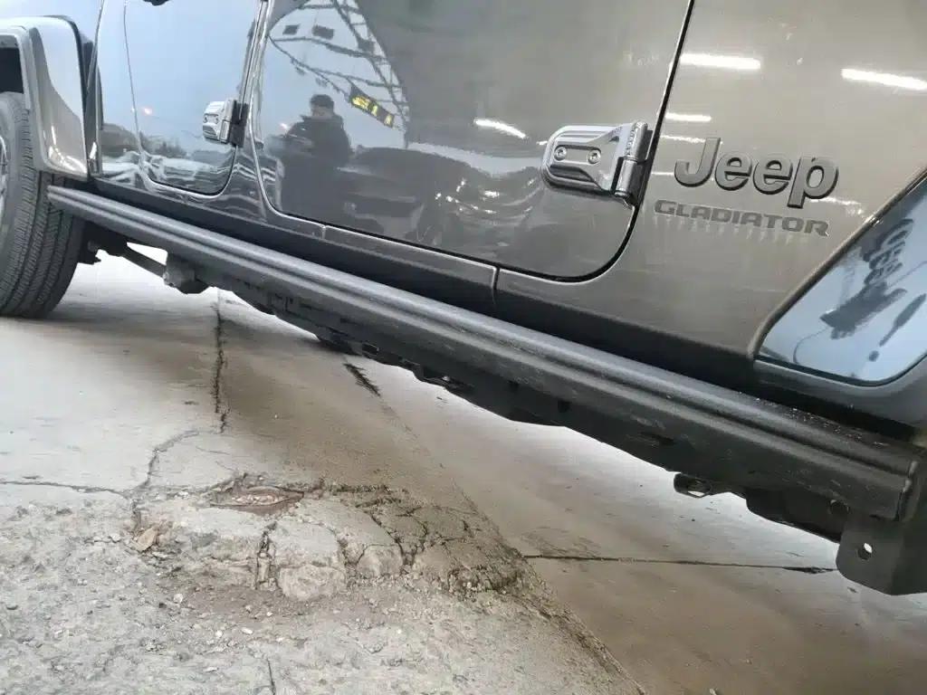 Gladiator 2023 3.6L Overland — миниатюра 18