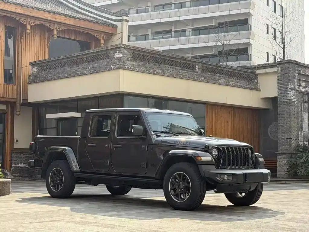Gladiator 2023 3.6L Overland — миниатюра 20