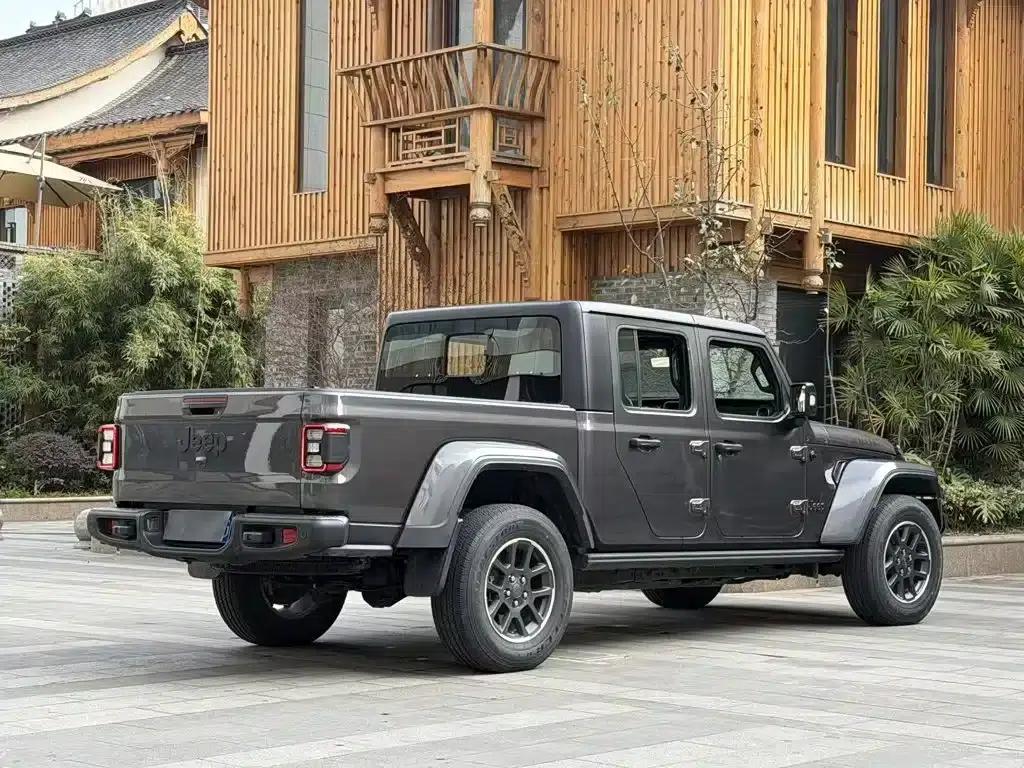 Gladiator 2023 3.6L Overland — миниатюра 22